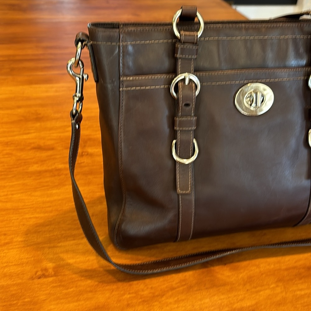 COACH TWO WAY TOTE BAG CHOCOLATE BROWN LEATHER REMOVABLE STRAP SILVER HARDWARE🤎 - Picture 3 of 17